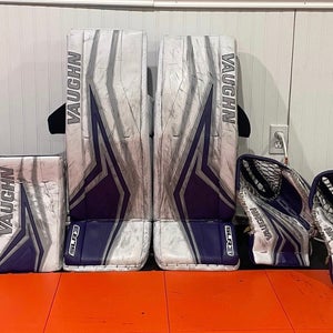 33" + 1.5" Vaughn SLR3 Pro Carbon Goalie Leg Pads (Used)