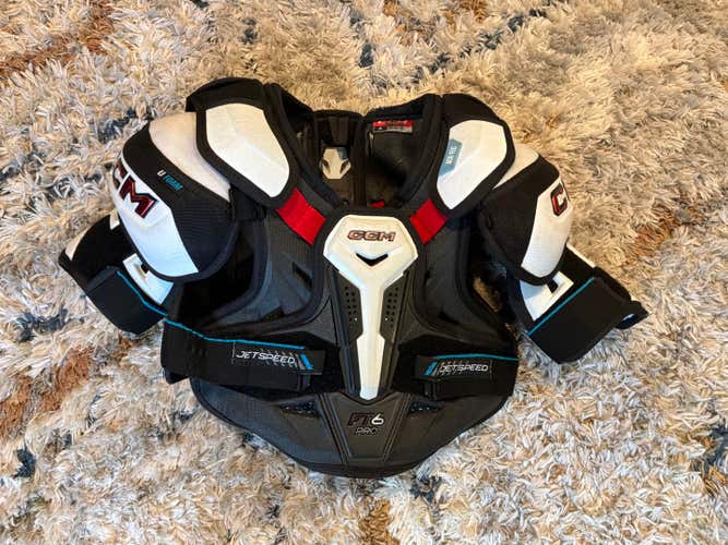 Medium Junior CCM JetSpeed FT6 Pro Shoulder Pads (Used)