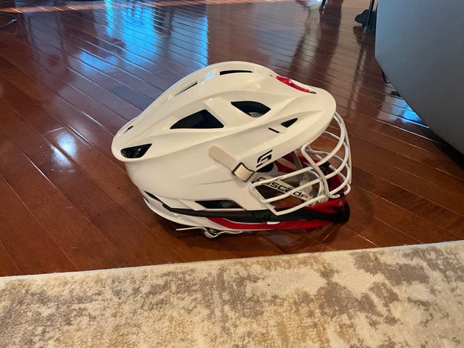 Cascade S Helmet (Used Good condition). SEND OFFERS PLZ. WILLING TO NEGOTIATE