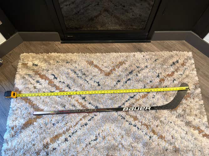 Youth Bauer Vapor Hyperlite Left Hand Hockey Stick P92 Less Than 30 Flex (Used)