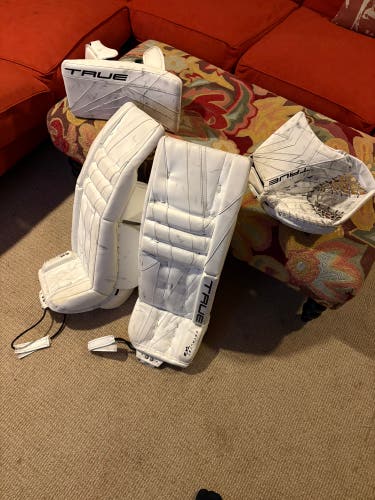 30 + 2” True Catalyst 7X3 Regular Goalie Full Set (Used)
