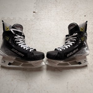 2023 Bauer Vapor Hyperlite 2 Hockey Skates Regular Width 11 (Used)