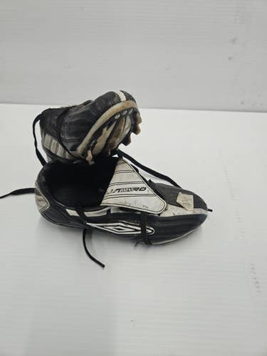 Umbro Used Black Cleats