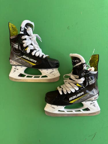 Junior Bauer Vapor X4 Hockey Skates | Size 3 Regular Width (D)