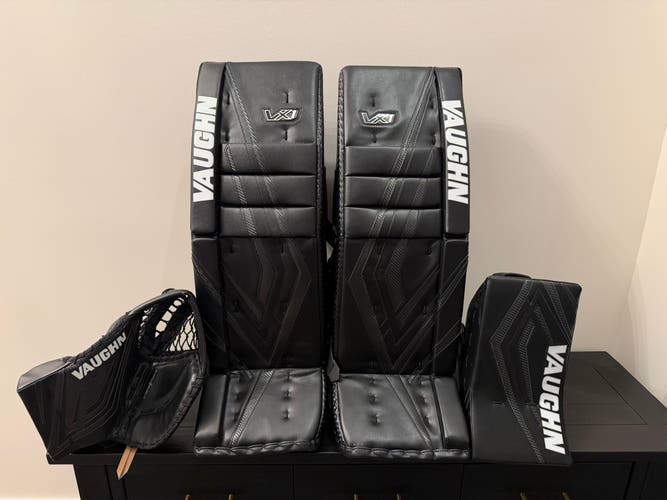 34" +2 2025 Vaughn Velocity VX1 Pro Carbon Regular Goalie Full Set (Used)