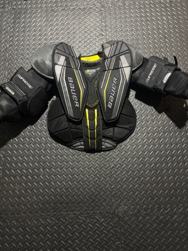 Large 2018 Bauer Supreme S29 Goalie Chest Protector (Used)