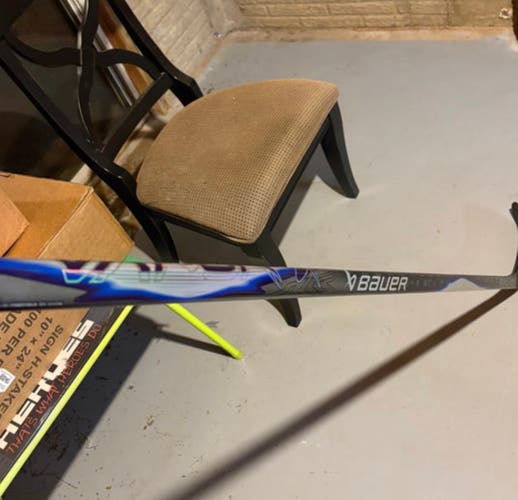 Intermediate Bauer Vapor Flylite Right Handed Hockey Stick P28 65 Flex (New)