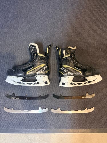 2022 CCM AS-V Pro Hockey Skates Size 5.5 (Used)