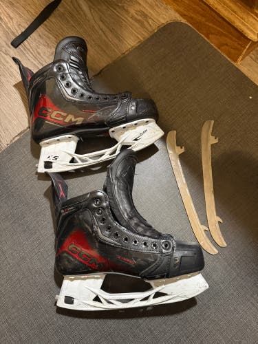 Black 2025 CCM JetSpeed FT890 Hockey Skates Regular Width 6.5 (Used)