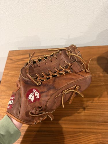 2023 Nokona Walnut RH Outfield Baseball Glove 12.75" (Used)