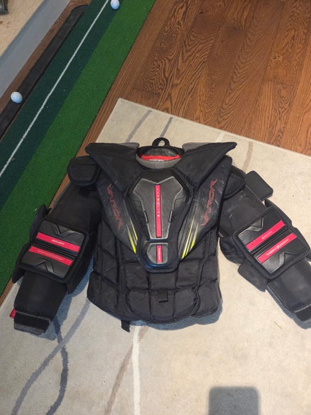 Senior Medium Bauer Vapor Hyperlite 2 Goalie Chest Protector