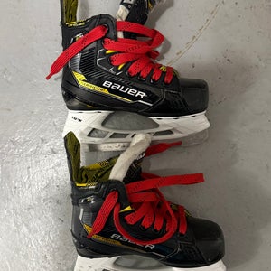 Bauer Supreme Hockey Skates Regular Width 11 (Used)