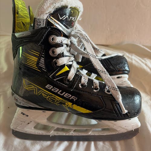 Junior Youth Size 13.5 Bauer Vapor X4 Ice Hockey Skates