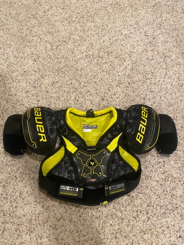 Large Youth Bauer Supreme Mach Shoulder Pads (Used)