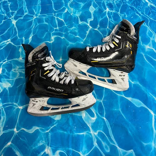 Junior Bauer Supreme M5 Pro Hockey Skates Regular Width Size 3 (Used)