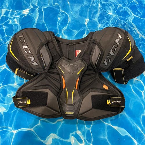 Large Junior CCM Tacks 9080 Shoulder Pads (Used)