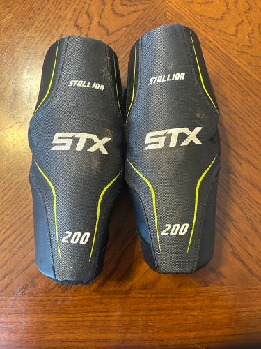 Small Youth STX Stallion 200 Arm Pads (Used)