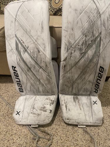 Medium Bauer Vapor X5 Pro Goalie Leg Pads (Used)