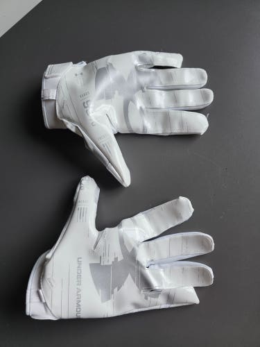 White XL Adult Under Armour F8 Gloves (New)