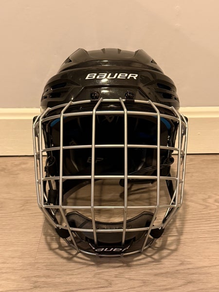 Large Bauer Re-Akt 55 Helmet (Used)