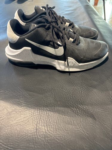 Men's Size M 11.0 (W 12.0) Nike Shoes (Used)