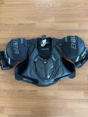 Men's Medium Senior Bauer Supreme M5 Pro Shoulder Pads (Used)