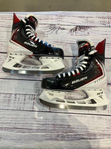 Senior Bauer Vapor Fly30 Hockey Skates Regular Width 10 (New)