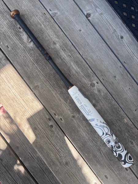 2023 DeMarini Whisper Composite Fastpitch Bat (-10) 23 oz 33" (Used)