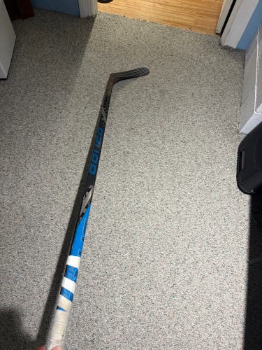 Senior Bauer Nexus Eon Pro Right Handed Hockey Stick Mid Pattern 87 Flex (Used)