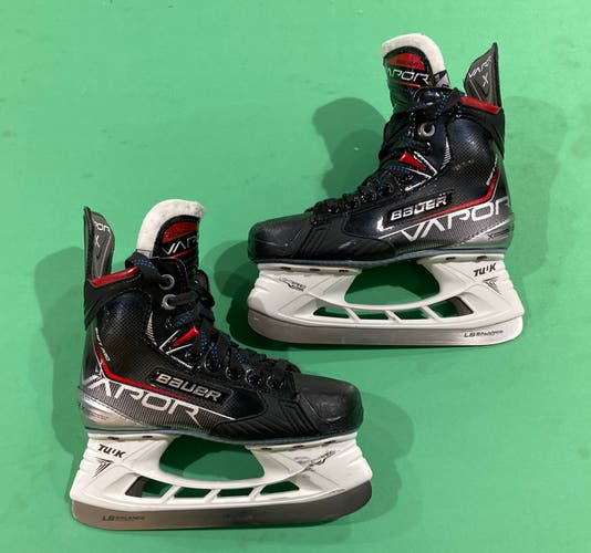 Junior Bauer S21 Vapor Select (SMU) Hockey Skates Extra Wide Width Size 2 (Used)