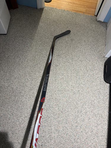 Senior Bauer Flypro Right Handed Hockey Stick Mid Pattern 77 Flex (Used)
