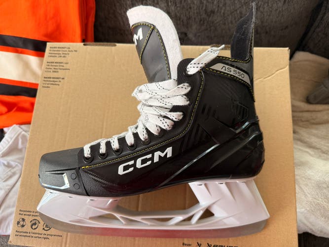 CCM AS-550 Hockey Skates Regular Width 11 (Used)
