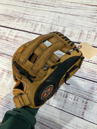 Brown Easton Stealth Travel Ball STB22 RH Baseball Glove 12" (Used)