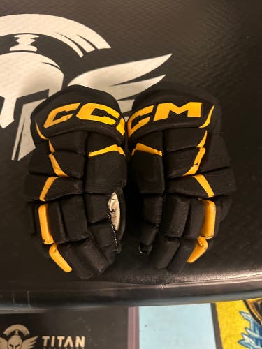 CCM JetSpeed FT680 Gloves 13" (Used)
