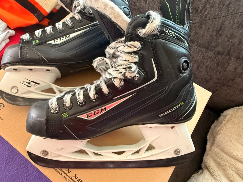 CCM Ribcor 48K Pump Hockey Skates Regular Width Size 4