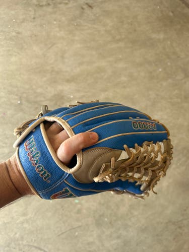 2023 Outfield RH Wilson A2000 Baseball Glove 12.25" (Used)
