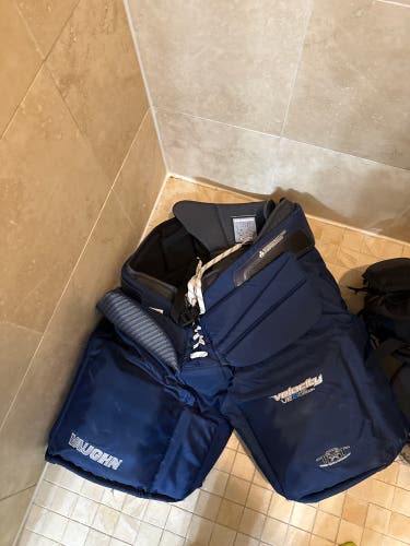Senior Medium 2018 Vaughn Velocity VE8 Hockey Goalie Pants Pro Stock (Used)
