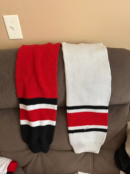 Red Intermediate Medium Athletic Knit HS2100 Socks (Used)
