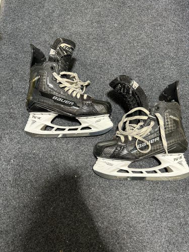 Black 2022 Bauer Supreme Mach Hockey Skates 8.5 (Used)