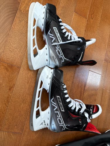 Black 2021 Bauer Vapor X3.7 Hockey Skates Size 5 (Used)