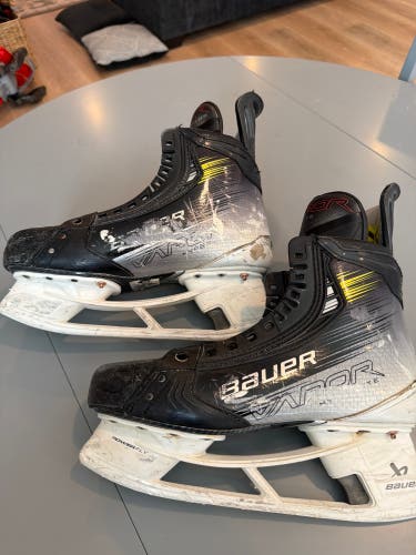 2023 Bauer Vapor Hyperlite 2 Hockey Skates 8.5 (Used)