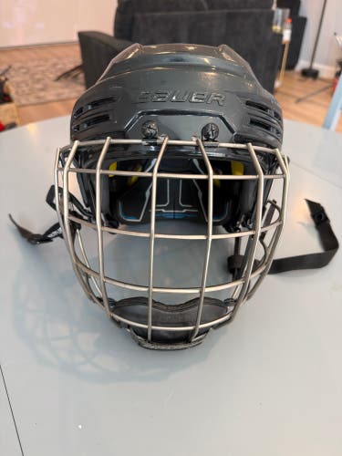 Medium Bauer Re-Akt 200 Helmet (Used)