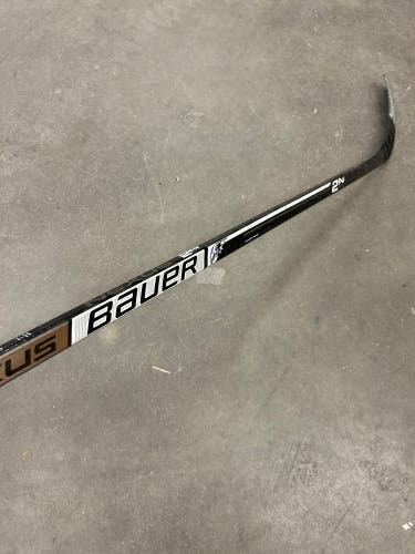 Senior Bauer Nexus 2N Pro Hockey Stick | RH P88 "U of Niagara Purple Hawks"
