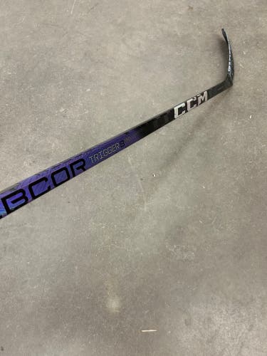 Intermediate CCM Ribcor Trigger 8 Pro Hockey Stick | RH P28