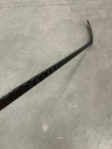 Intermediate Pro Blackout Hockey Stick | RH P28 Pro Stock