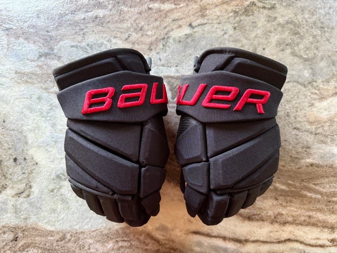 Carolina Hurricanes Stadium Series Bauer Vapor Hyperlite Gloves 14" Pro Stock (Used)