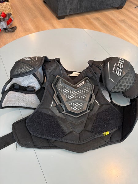 Medium Intermediate Bauer Supreme 3S Pro Shoulder Pads (Used)