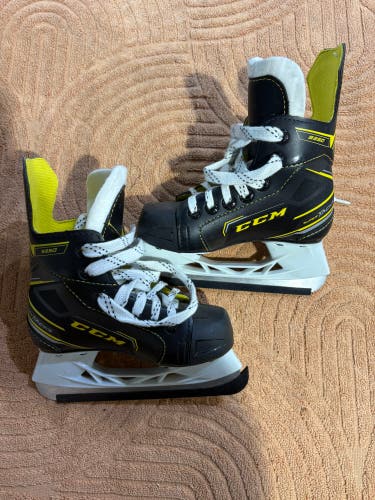 Youth CCM Super Tacks 9350 Hockey Skates Regular Width 10 (Used)