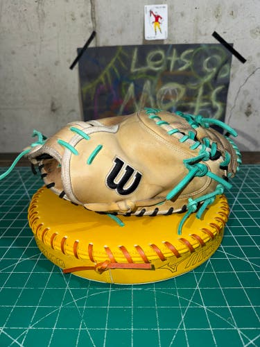 2024 Wilson A2000 RH Catcher's Baseball Glove 33" (Used)