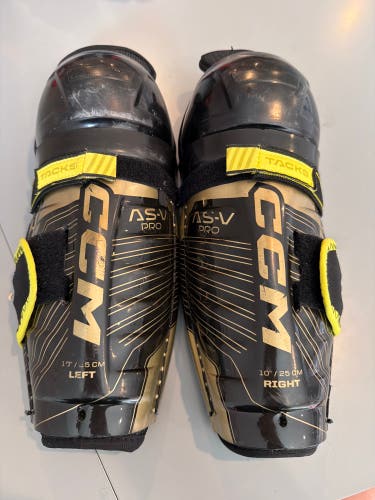 Youth CCM Tacks AS-V Pro 10" Shin Pads (Used)